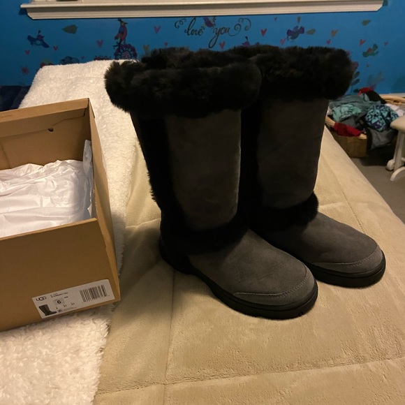 Ugg boots - Picture 3 of 4